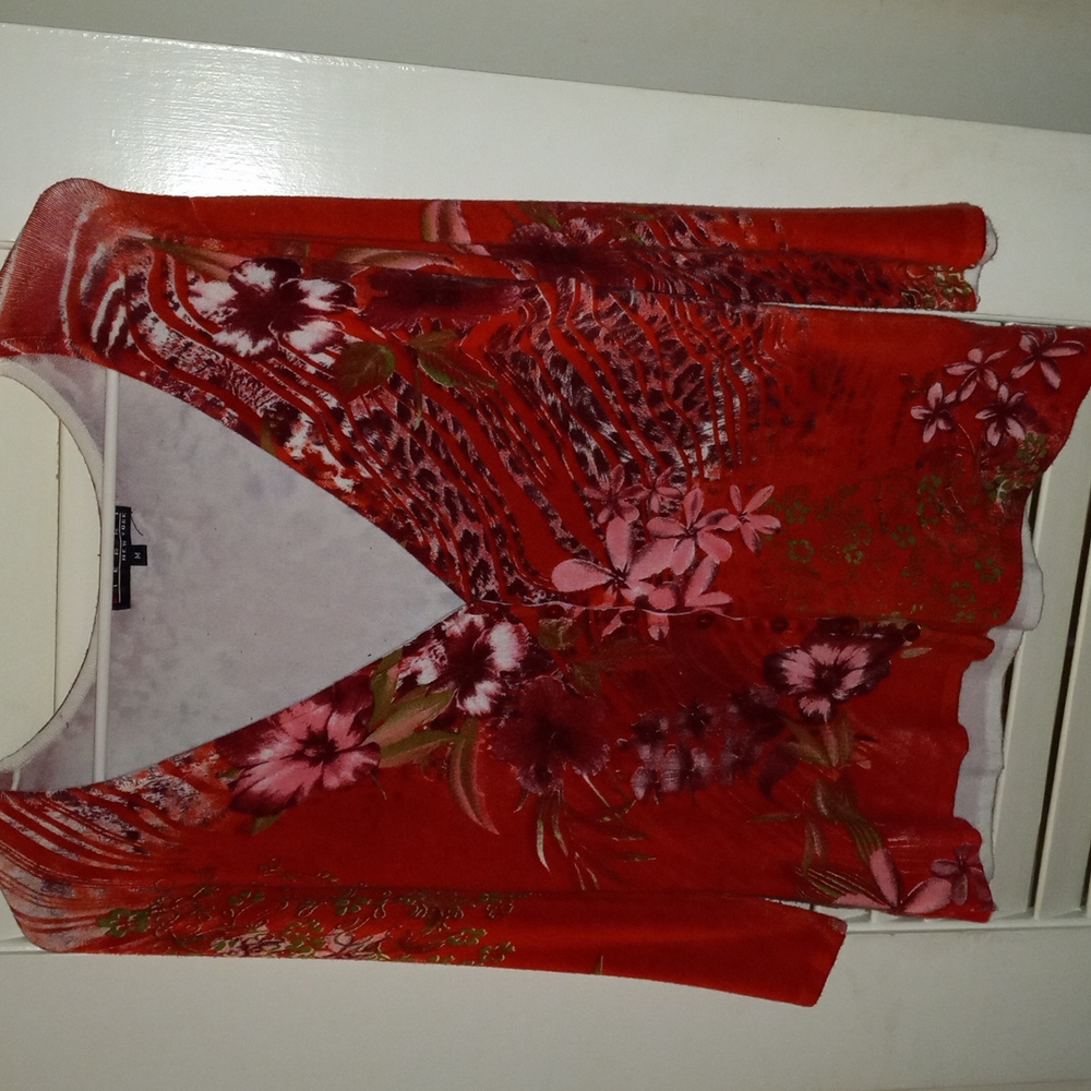 Sweet soft floral sweater 3/4 sleeves